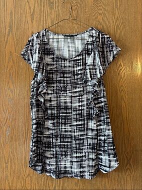 Apt. 9 Black & White Ruffle Sleeve Knit Top